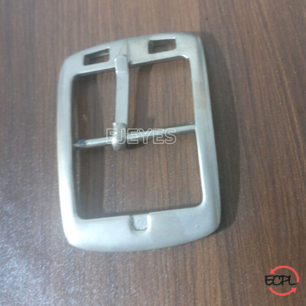The 40mm nickel-plated belt buckle is strong, adaptable, and secure, making it perfect for a range of hardware applications.