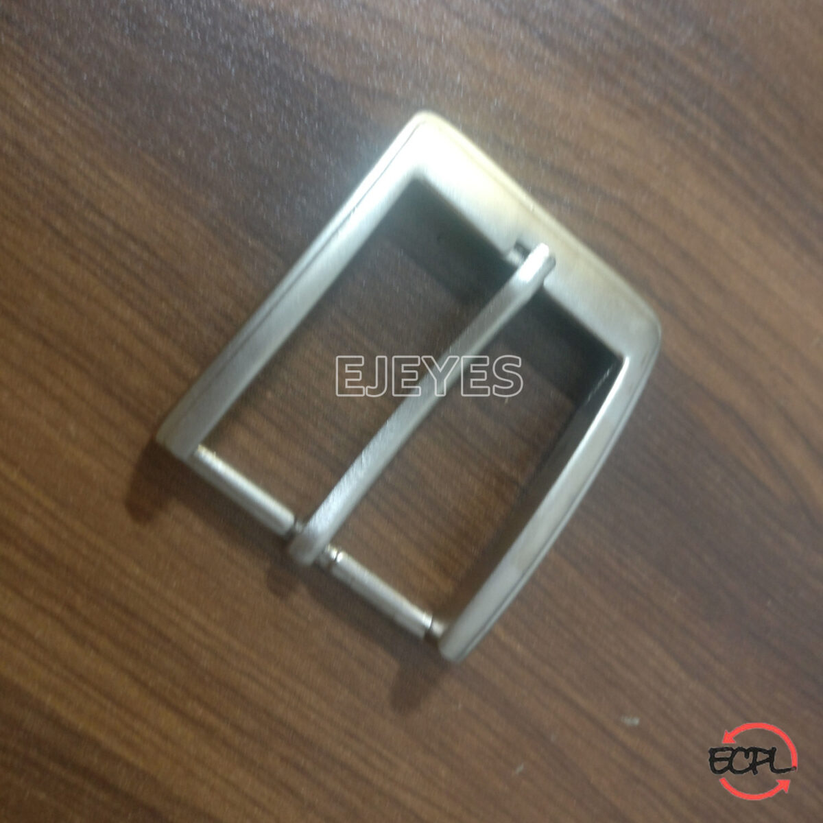 The 40mm nickel-plated belt buckle is strong, adaptable, and secure, making it perfect for a range of hardware applications.