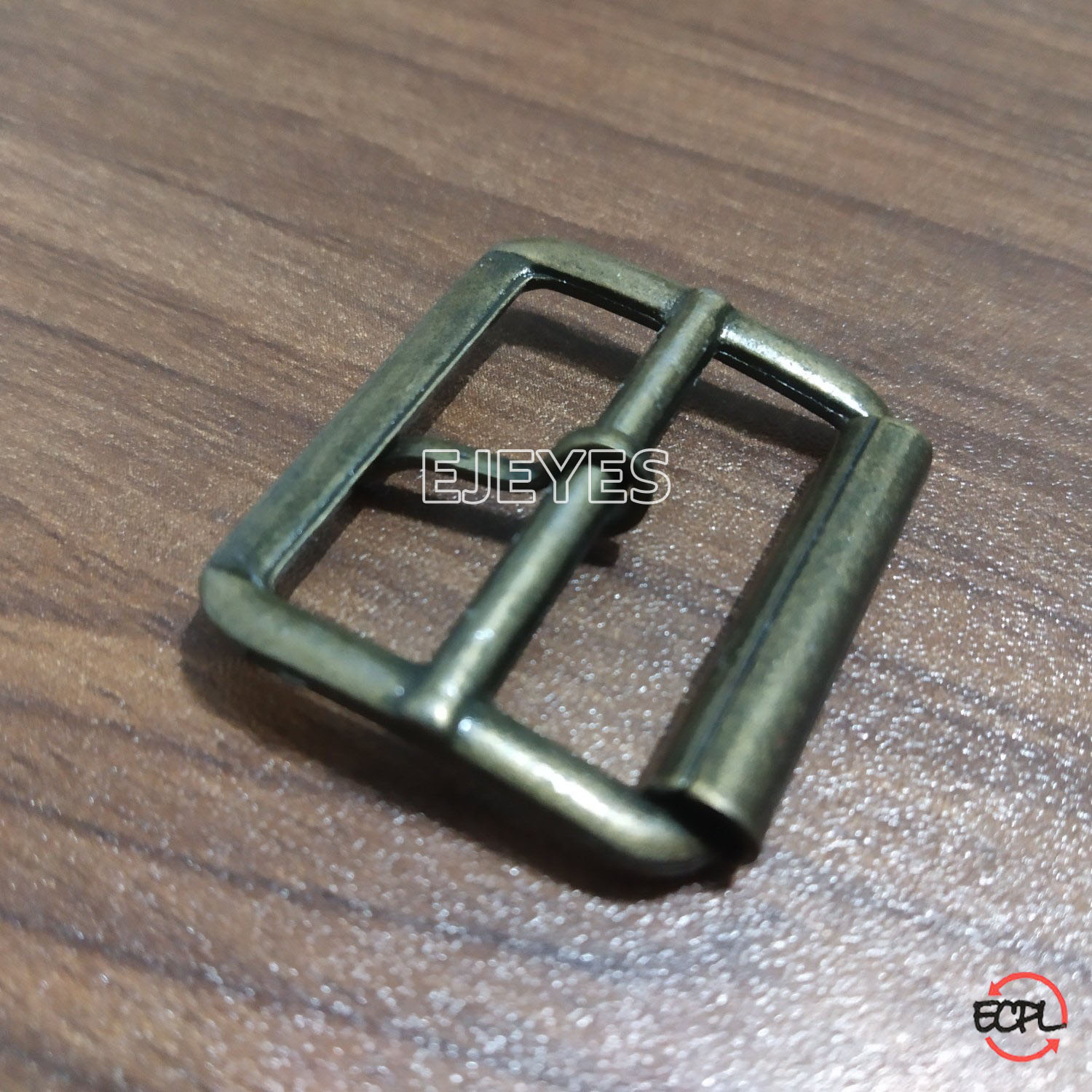 2W 25mm antique roller buckle, combining vintage charm and functionality for secure fastening in various applications.