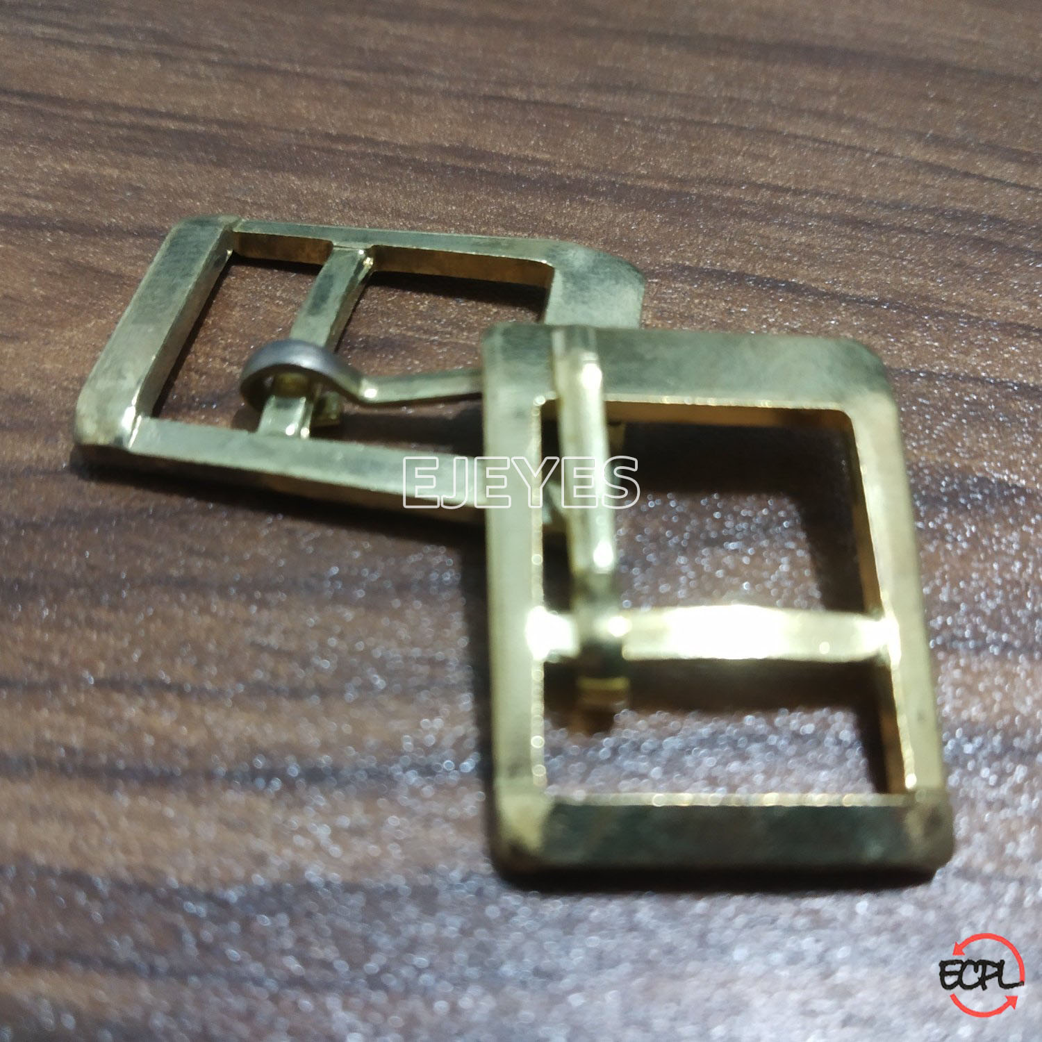 Golden 15mm steel buckle: A small, stylish, and durable hardware accessory, adding elegance to your projects.