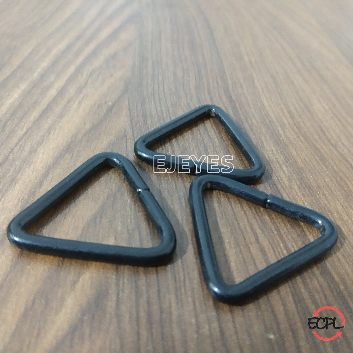 Black triangle buckle: A modern and sturdy hardware component, ideal for secure and stylish fastening solutions.